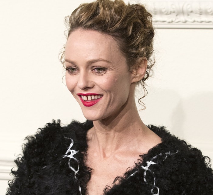Vanessa Paradis sweeps her hair back at the Chanel Paris-Salzburg 2014/15 Metiers d'Art Collection