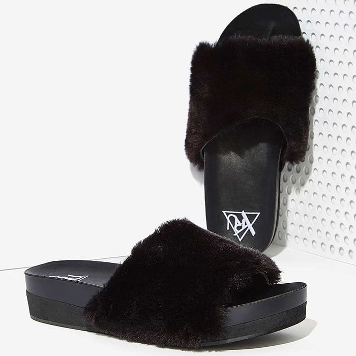 YRU Comfii Faux Fur Slides