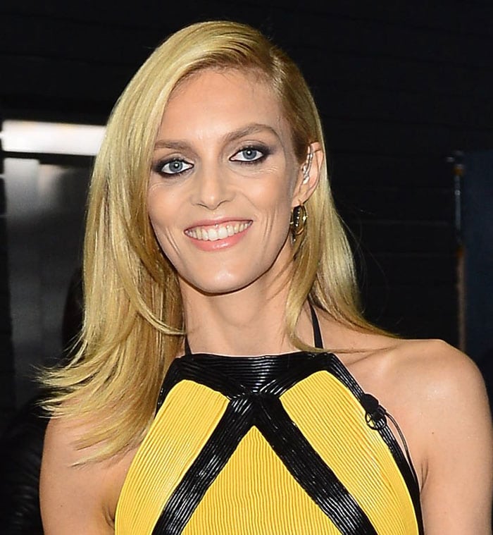 Anja Rubik wore her blonde hair down