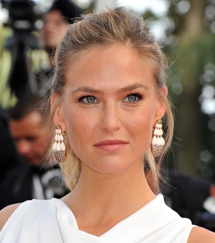 Bar Refaeli's De Grisogono diamond drop earrings at the 68th Annual Cannes Film Festival