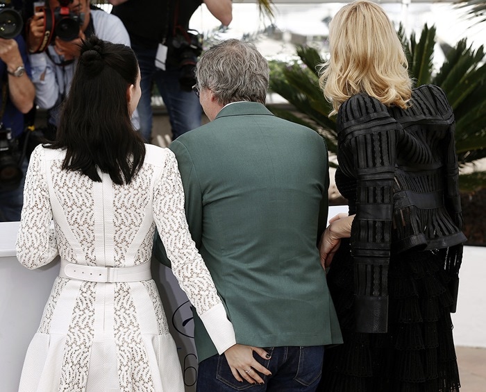 Rooney Mara squeezing Todd Haynes' butt
