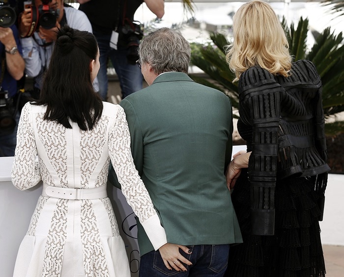 Rooney Mara squeezing Todd Haynes' butt