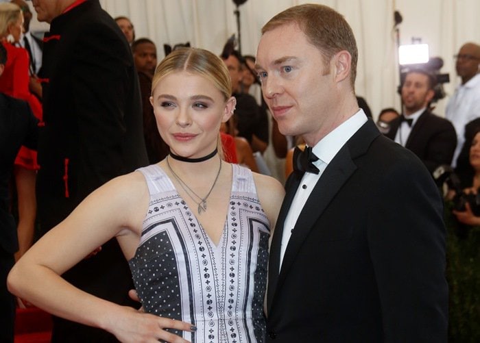 Chloë Grace Moretz, posing with Coach designer Stuart Vevers, at the 2015 Met Gala