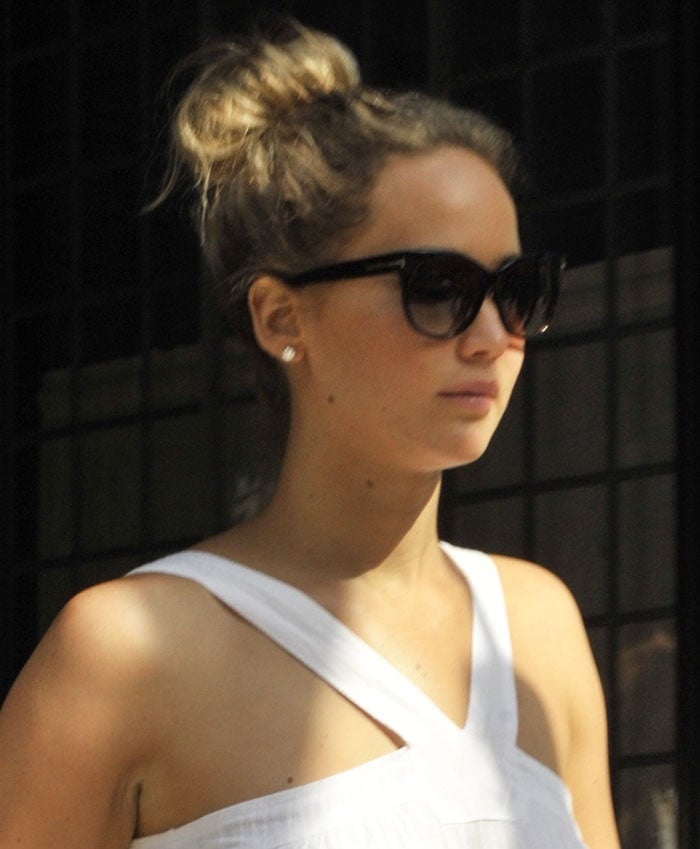 Jennifer Lawrence pulled her hair up into a messy bun