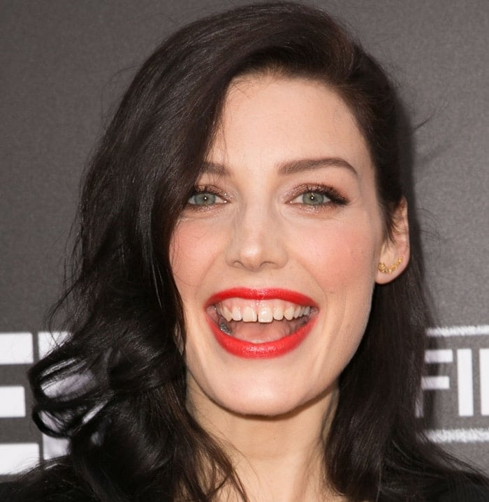 Jessica Pare shows off her gap-toothed teeth