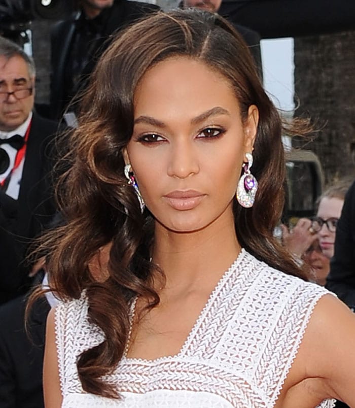 Joan Smalls styled her brunette hair in gorgeous waves