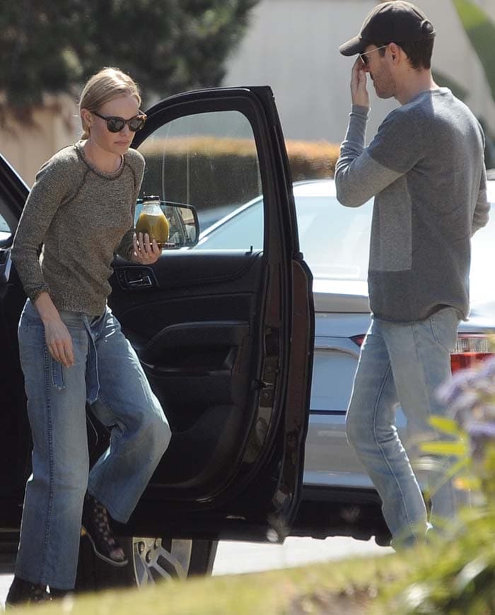 Kate Bosworth getting out of her car