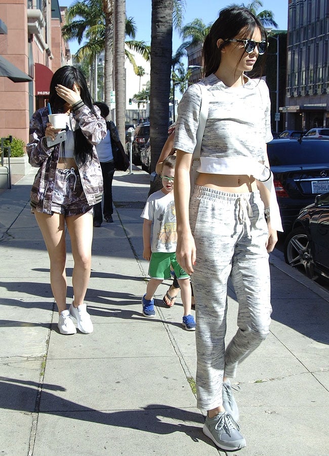 Sisters Kylie Jenner and Kendall Jenner heading to their parked car