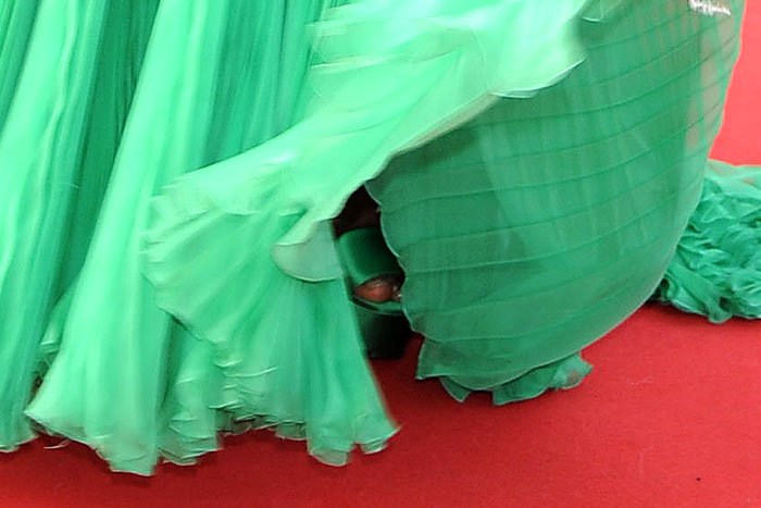 A peek at the green satin platform sandals on Lupita Nyong'o's feet