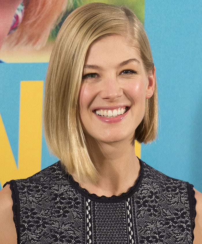 Rosamund Pike wore her side-parted blonde bob straight