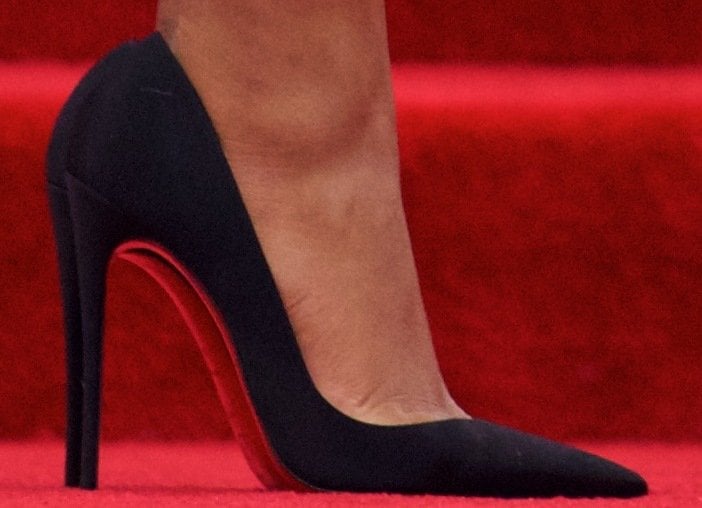 Solange Knowles showed off her feet in red sole Christian Louboutin high heels