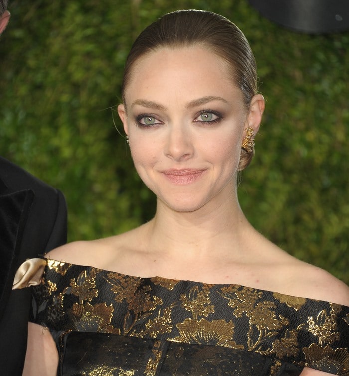 Amanda Seyfried rocked a floral jacquard mini dress from Oscar de la Renta