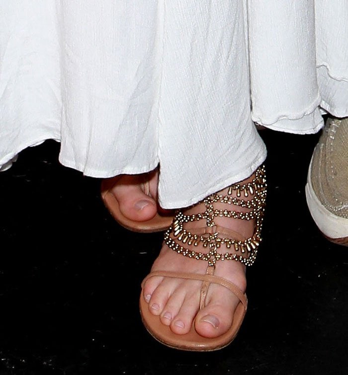 Anne Hathaway's sexy feet in Gianvito Rossi flat sandals