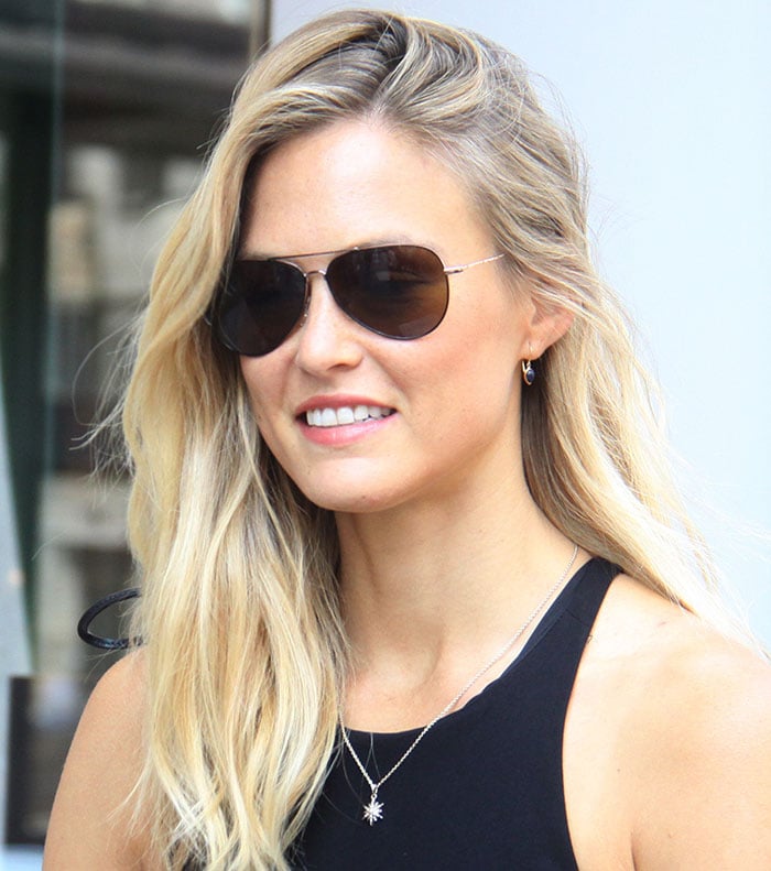 Bar Refaeli wore her blonde locks in loose, tousled waves