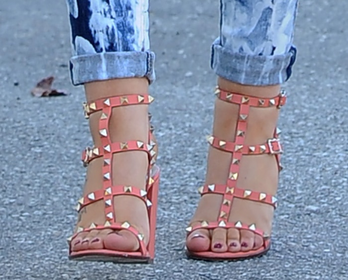 Iggy Azalea's sexy feet in coral leather Valentino sandals