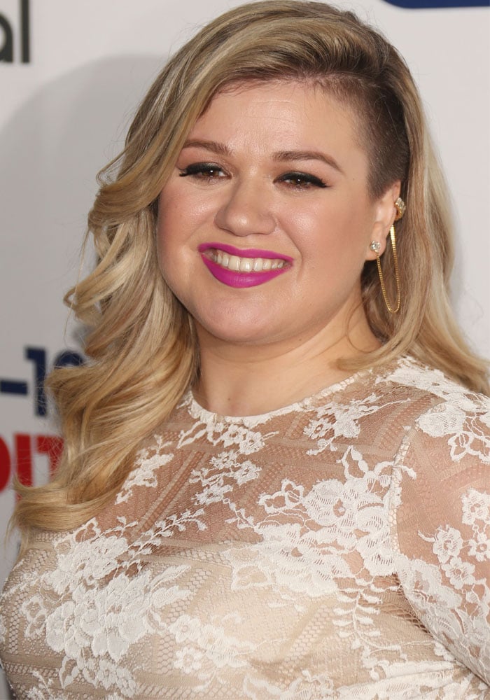 Kelly Clarkson in Tom Ford Platforms Introduces Ariana Grande to Stepson