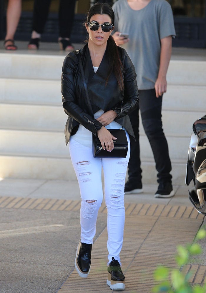 Kourtney Kardashian rocks ripped white skinny jeans from Frame Denim