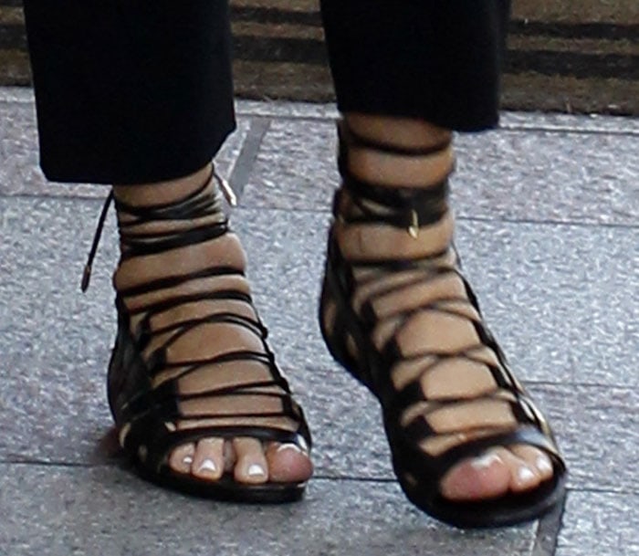 Kris Jenner displayed her toes in flat Amazon sandals