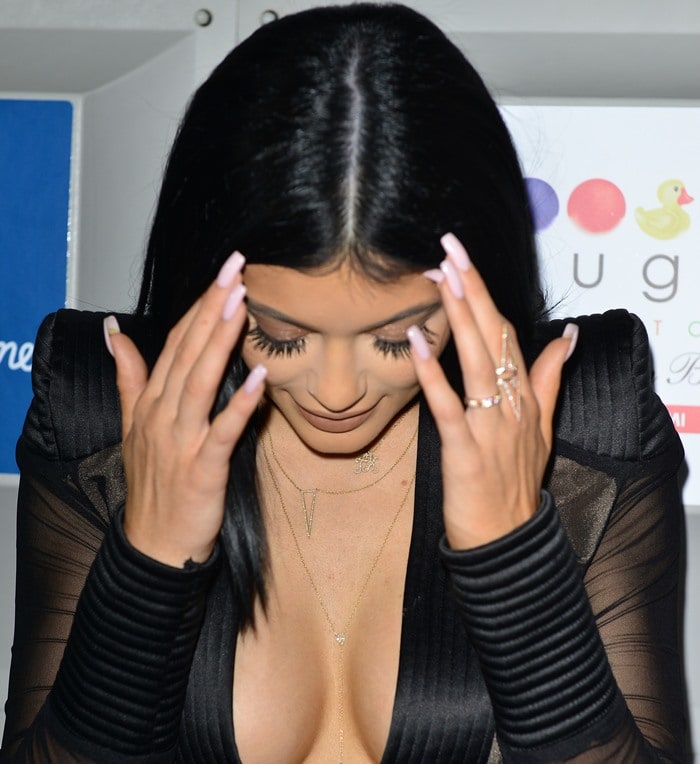 Kylie Jenner showed off her cleavage