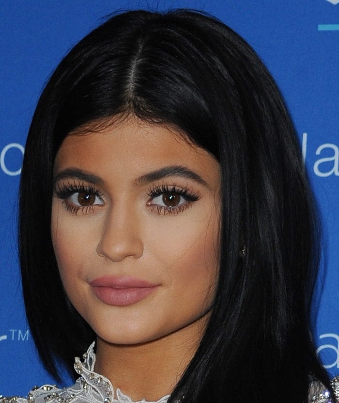 Kylie Jenner shows off her beautiful eyes