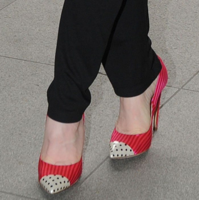 Carly Rae Jepsen's hot feet in Jerome C. Rousseau pumps