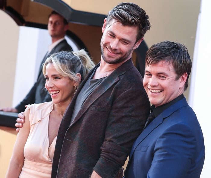 Chris Hemsworth with his wife Elsa Pataky and his brother Luke Hemsworth