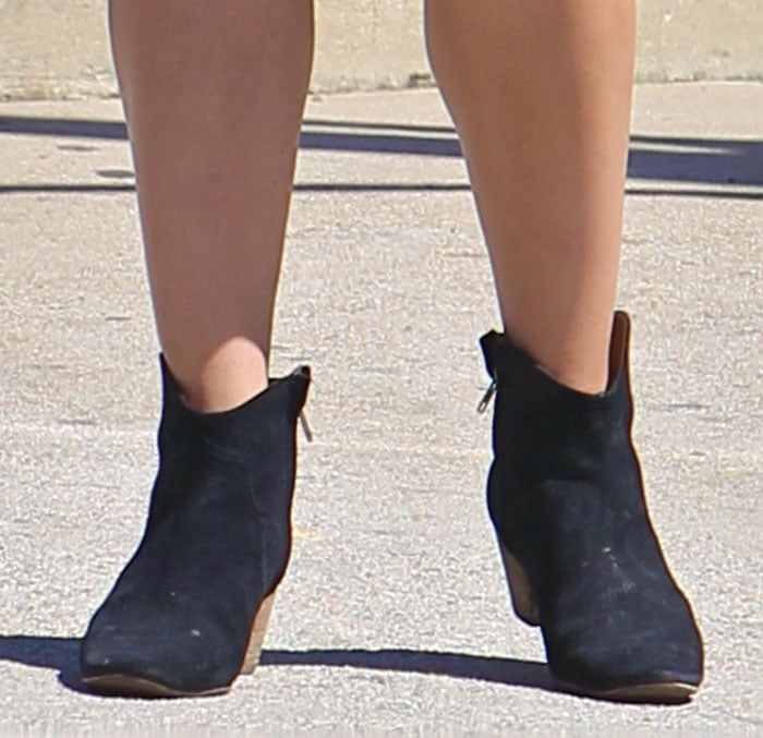 Katharine McPhee shows off her "Dicker" boots