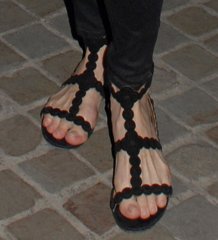 Liv Tyler shows off her sexy feet in Alaia flat sandals