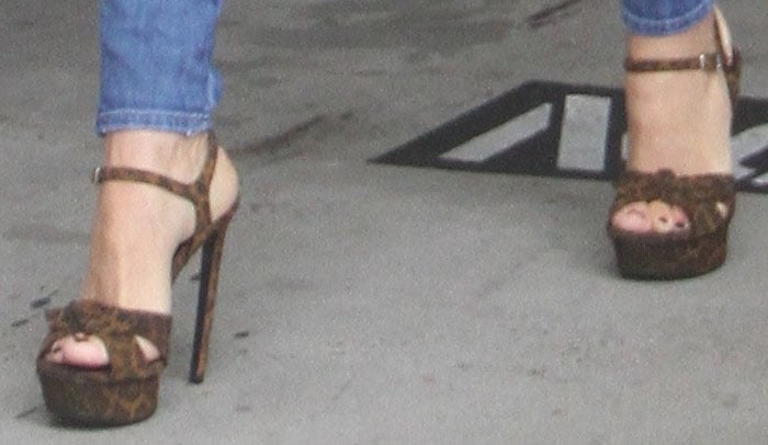 Sofia Vergara's platform stilettos don't seem to be the most practical for running errands