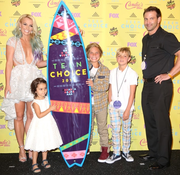 Britney Spears, Maddie Briann Aldridge, Sean Preston Federline, Jayden James Federline, and Bryan Spears in the press room at the 2015 Teen Choice Awards held at the Galen Center in Los Angeles on August 16, 2015