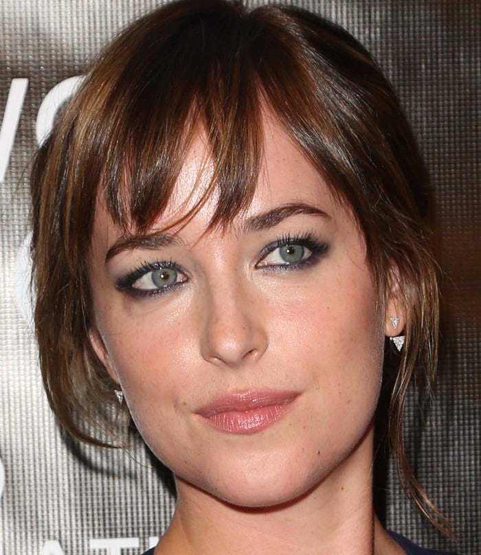 Dakota Johnson's striking green eyes are perfectly complemented by her soft pink lips at the 2015 HFPA Annual Grants Banquet