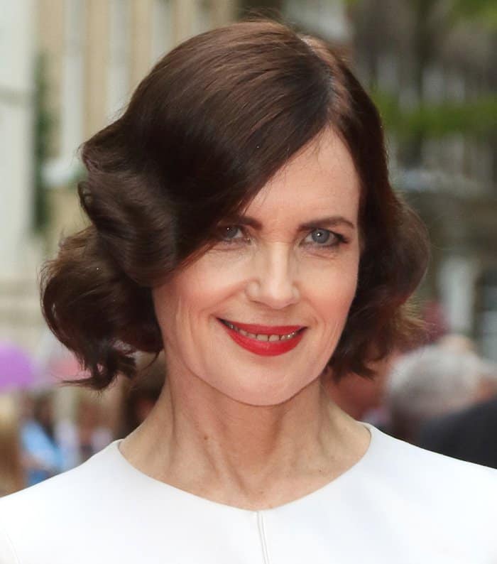 Elizabeth McGovern sports a classic Hollywood-inspired wavy bob, perfectly complementing her elegant red carpet look