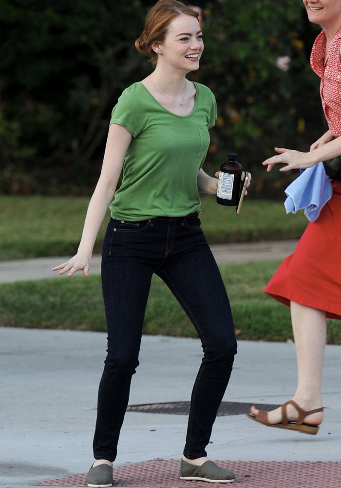 Emma-Stone-Goofing-Off-Toms-5.jpg