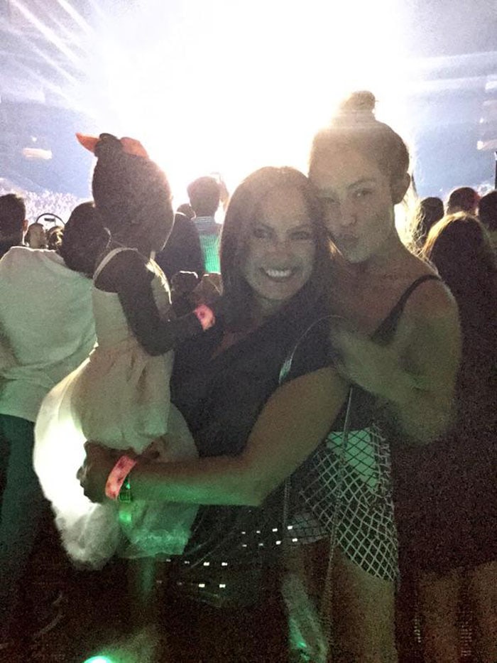 Gigi Hadid attended the 1989 concert with Mariska Magdolna Hargitay