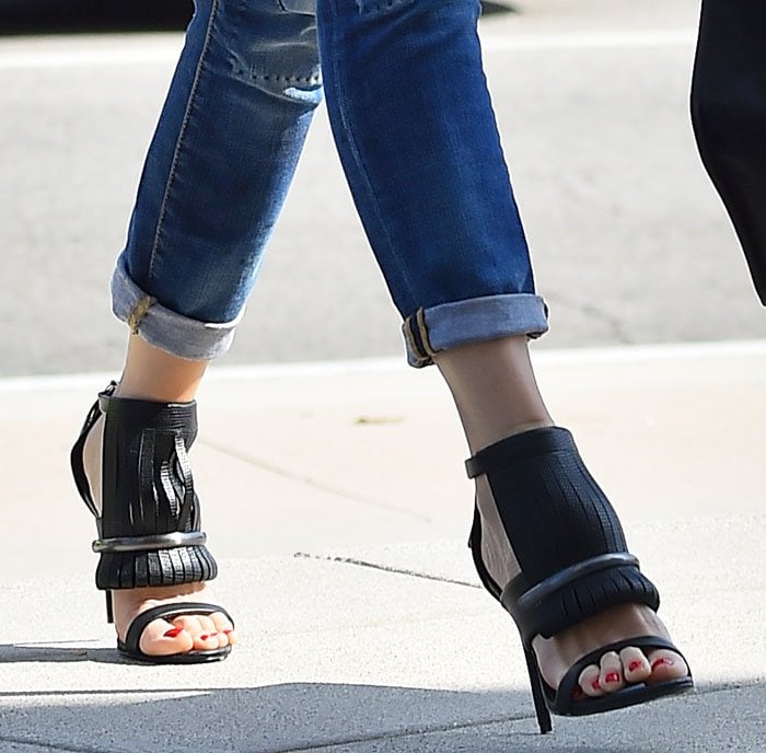 Gwen Stefani shows off her feet in cuffed jeans and a pair of "Media" sandals from her own line