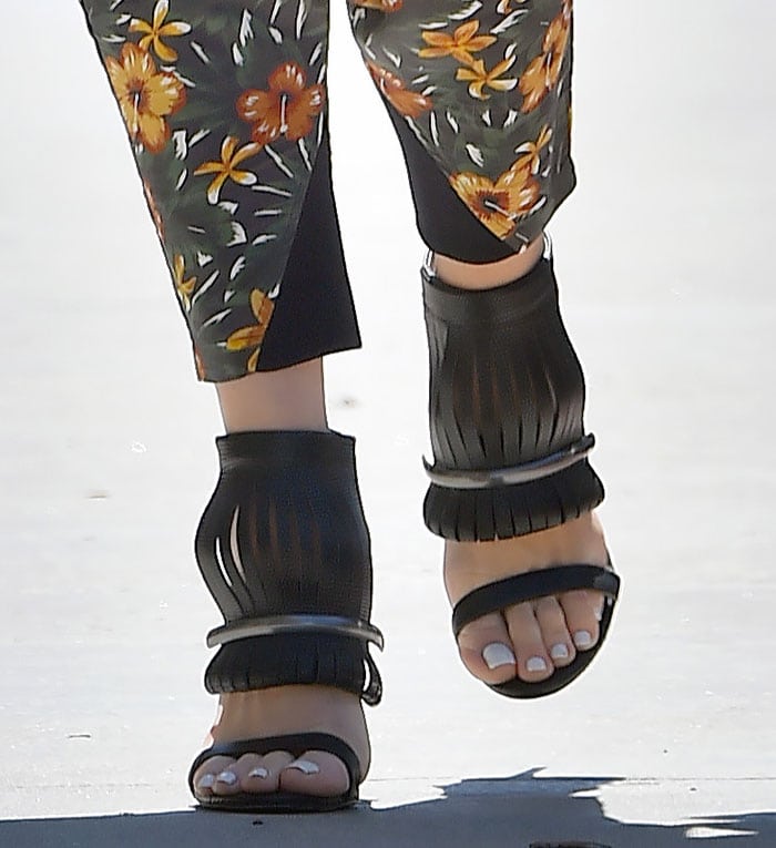 Gwen Stefani shows off her pedicure in a pair of "Media" sandals