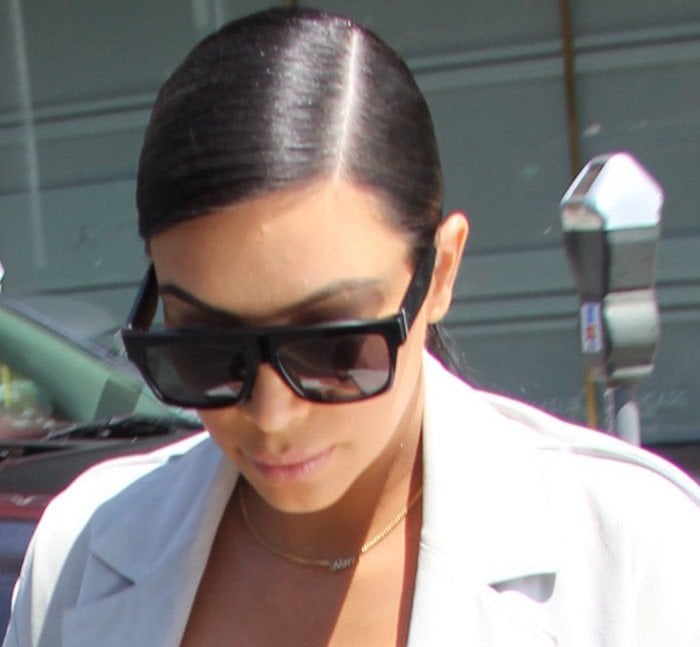 A pregnant Kim Kardashian leaves the Anastasia Beverly Hills salon on August 28, 2015