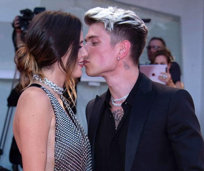 Bella Thorne gets a kiss from her boyfriend Benjamin Mascolo