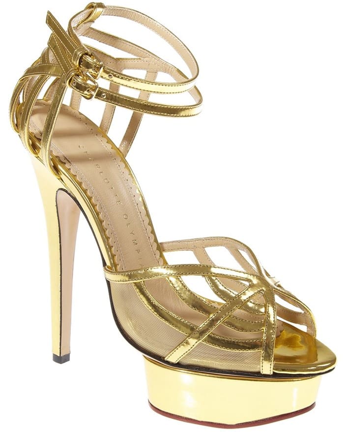 Hailee Steinfeld's Pretty Feet in Gold-Tone Calf Leather Octavia Sandals