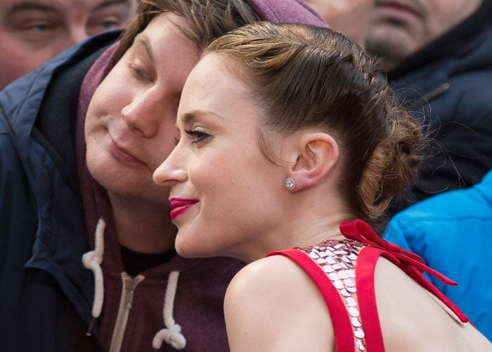 Emily Blunt poses for photos with fans at the premiere of her new movie "Sicario"