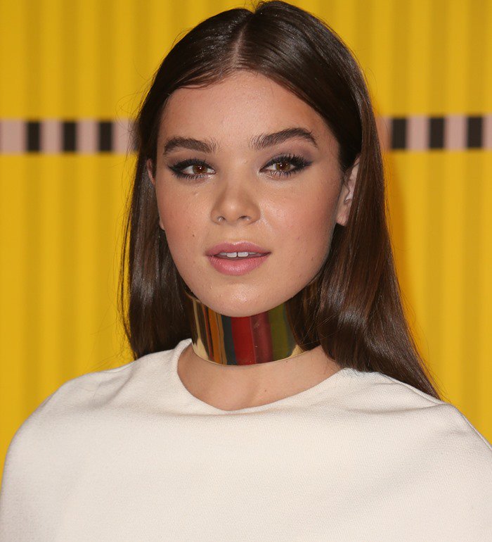 Hailee Steinfeld at the 2015 MTV Video Music Awards held at the Microsoft Theater in Los Angeles on August 30, 2015