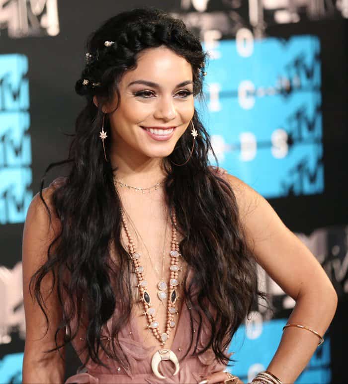 Vanessa Hudgens wearing hair jewelry at the 2015 MTV Video Music Awards