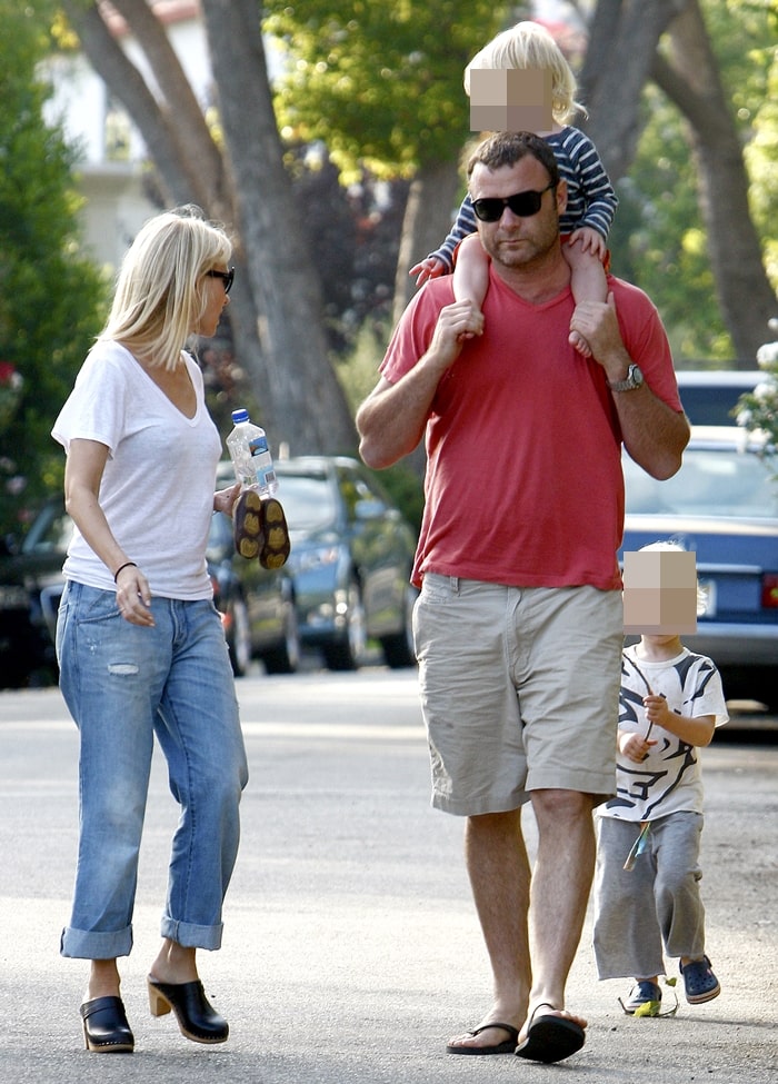 Naomi Watts, Liev Schreiber, Samuel 'Sammy' Kai Schreiber and Alexander 'Sasha' Pete Schreiber