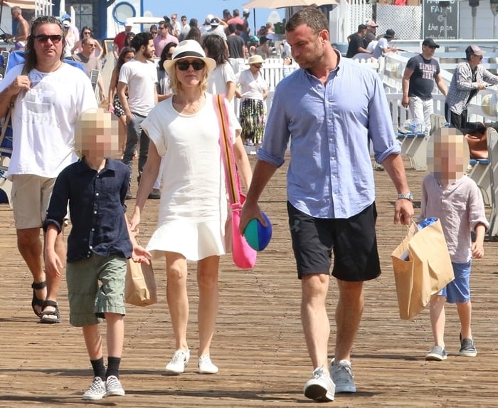 Naomi Watts and Liev Schreiber with their boys Samuel Kai Schreiber and Alexander Pete Schreiber