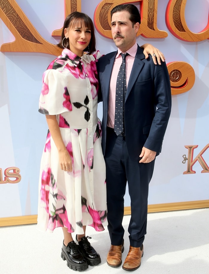 Jason Schwartzman and Rashida Jones attend the premiere of Netflix's "Klaus"