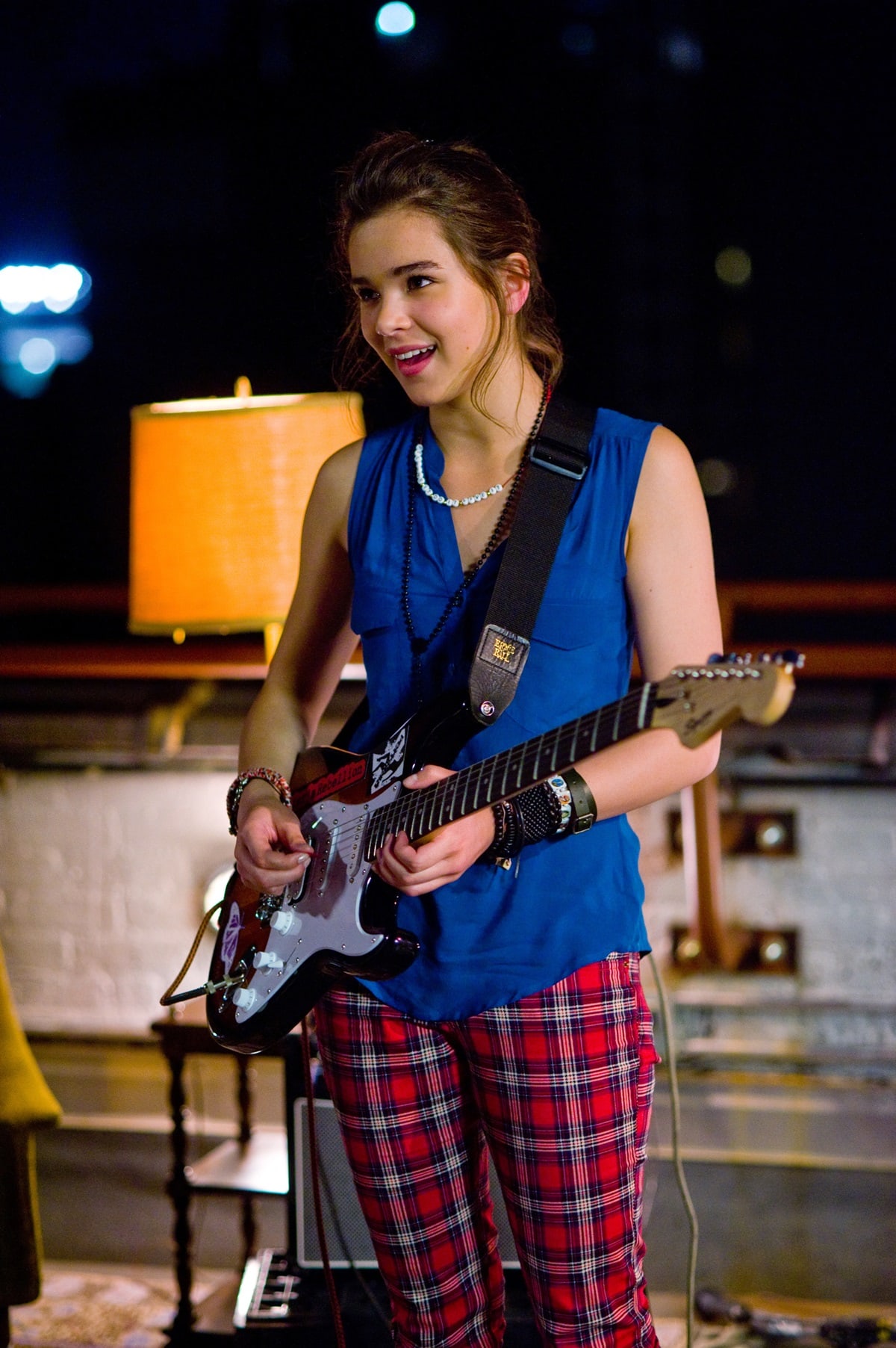 Steinfeld learned to play the guitar for her role as Violet Mulligan in the 2013 American musical comedy-drama film Begin Again