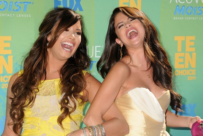 Actresses/singers Demi Lovato and Selena Gomez looked like best friends at the 2011 Teen Choice Awards