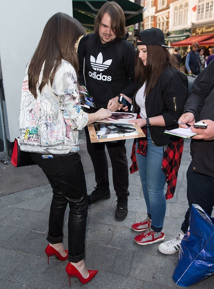 Hailee Steinfeld signing autographs outside Global House in Leicester Square in London