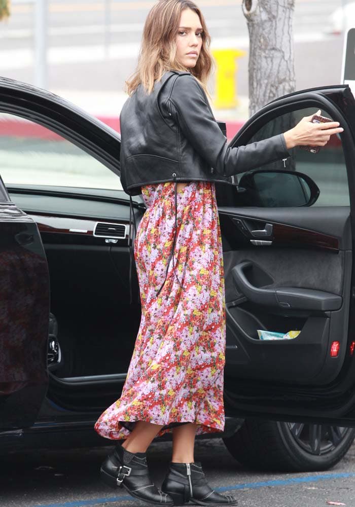 Jessica Alba wears her hair down in natural waves as she runs errands in Santa Monica