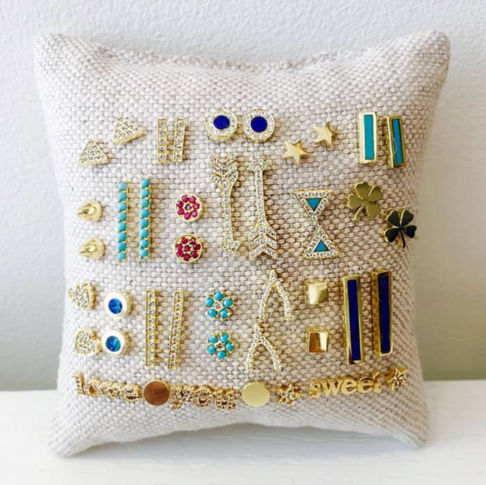 Jewelry display pillow cushion chain organizer